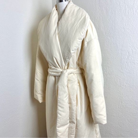 Totême Ivory Padded Belted Down-filled Puffer Coat - Picture 6 of 7